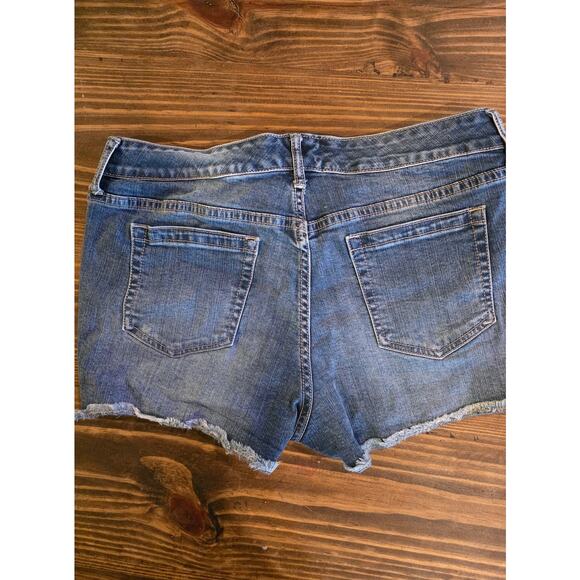 Torrid Denim Shorts Womens Size 10 Frayed Hem Cutoff Stretch Mid Rise - Picture 2 of 5